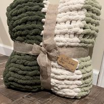 Customized Chunky Knit Blankets